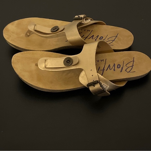 Blowfish Shoes - Blowfish sandals thongs flip flops size 8
